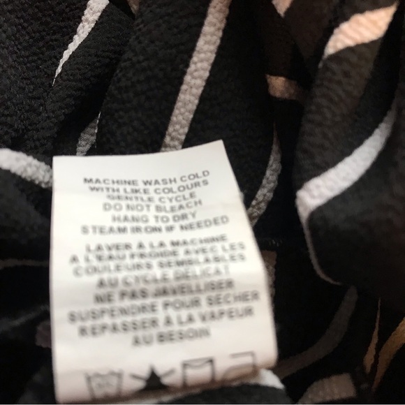 2 for $20 Frankie & Missy Black & White Flowy Blouse Medium - Picture 5 of 6